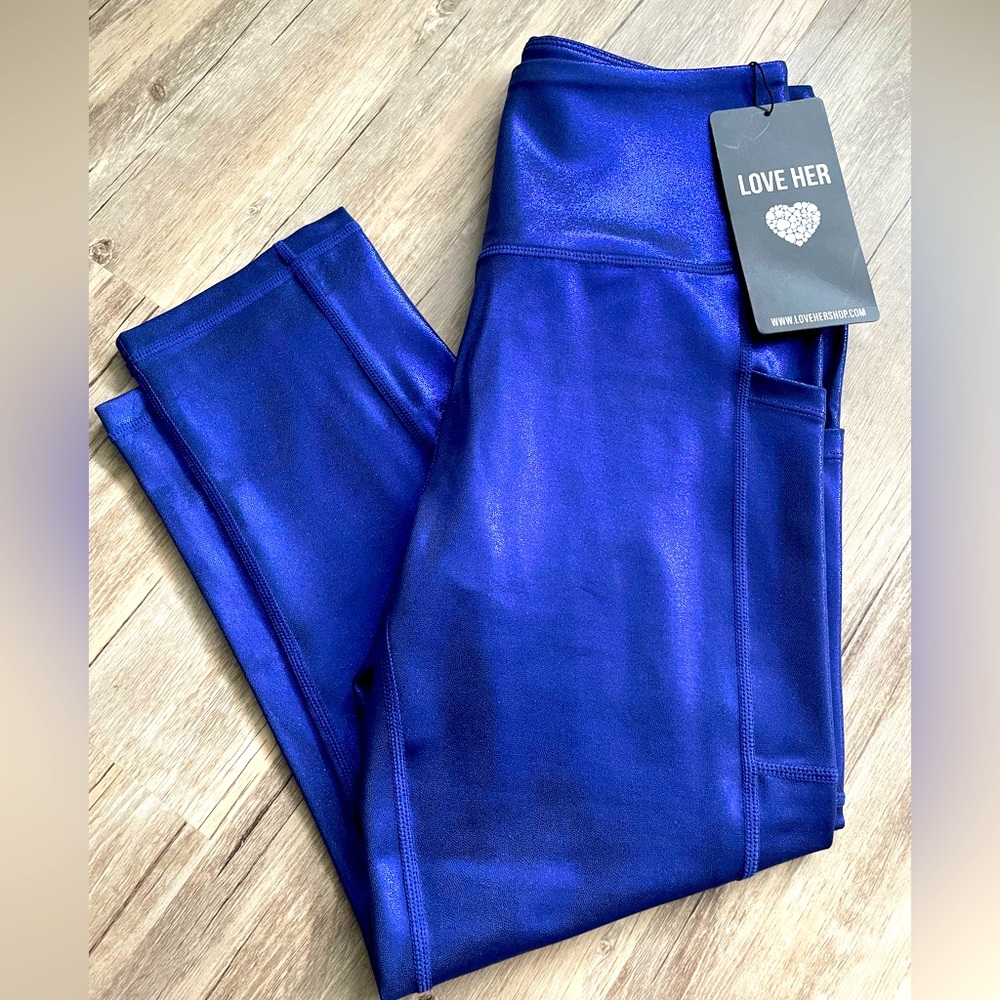 Gorgeous LoveHer brand metallic capri leggings